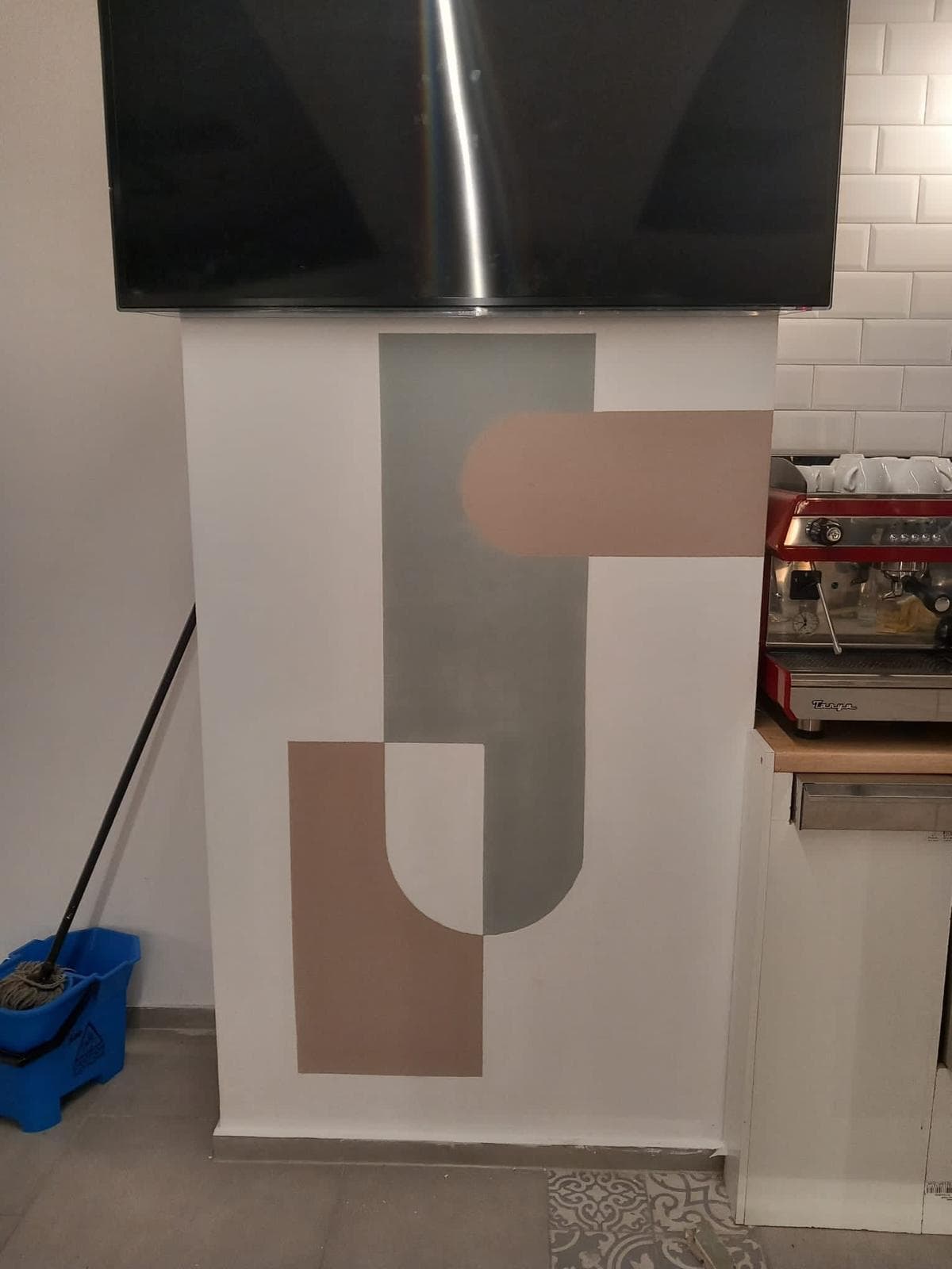 Wandgestaltung mit geometrischen Formen
